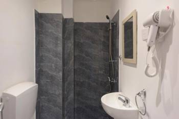 Deluxe Double Room5