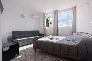 Deluxe Triple Room5